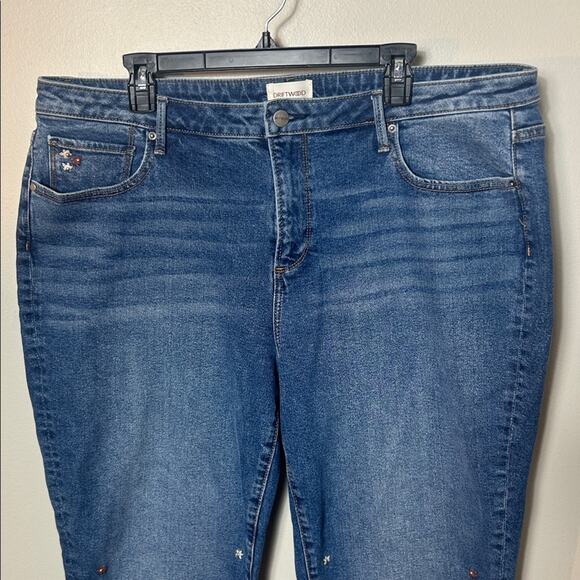 EUC Driftwood Jeans Colette Embroidered Crop Straight Jean in Prairie - Picture 5 of 15